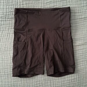 Lululemon size 4 6inch shorts